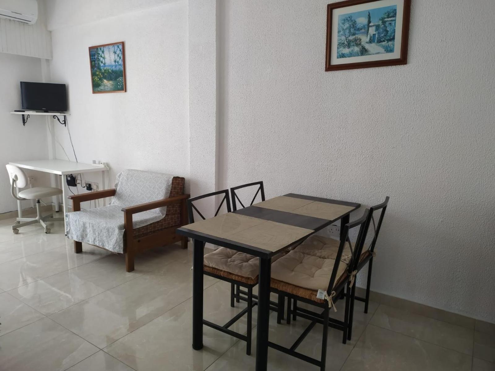 1 Bedroom Apartment Ларнака Стая снимка